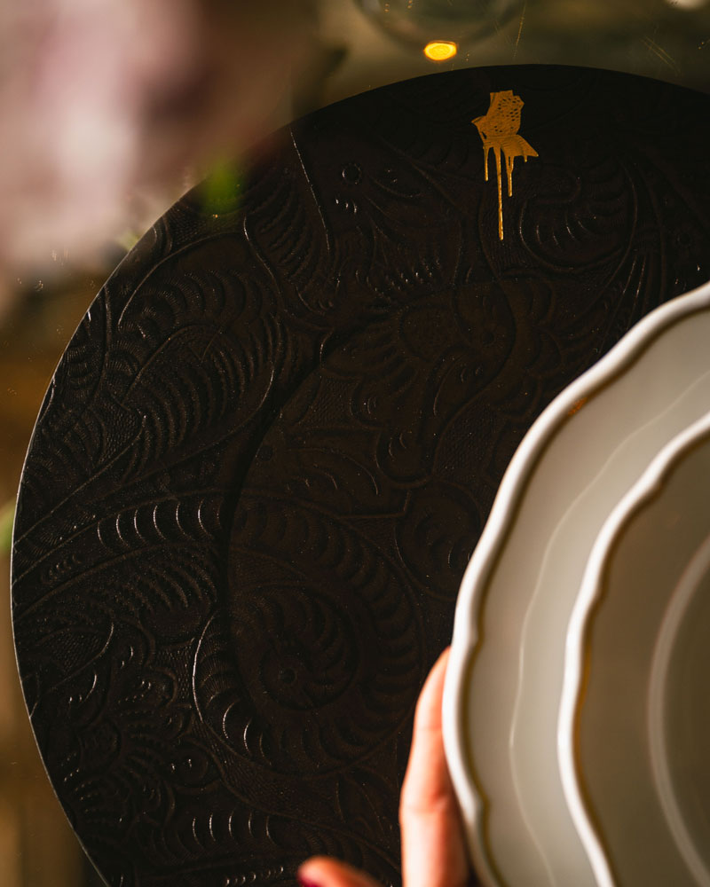 EMBOSSED LEATHER UNDERPLATE